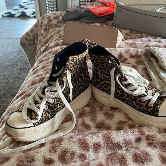 Women’s tennis shoes - Picture 2 of 5